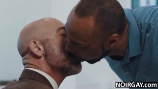 Real estate agent fucks his gay bbc customer to sell house