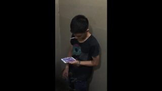 Quay lén anh trai sục cu trong toilet